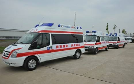 救护车在抢救过程中举步维艰的拥堵问题